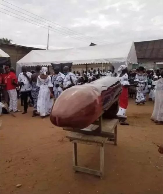 Slay Queen in a "gbola-shaped" coffin