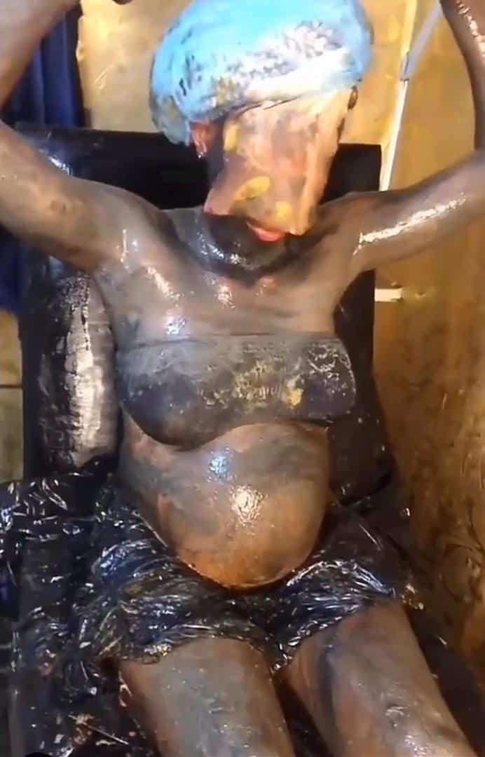 “She doesn’t even care how it may affect the unborn baby” — Reactions as heavily pregnant woman undergoes chemical bleaching (Video)