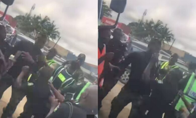 "He knack am gun for head" – Reactions as tall soldier and short policeman fight dirty in public