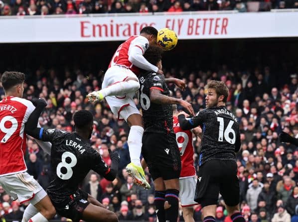 Arsenal close gap on Premier League leaders after thumping Crystal Palace 5-0